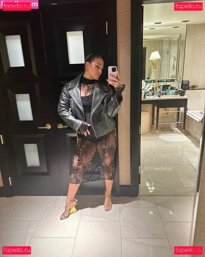 Ashley Graham Onlyfans Photo Gallery 