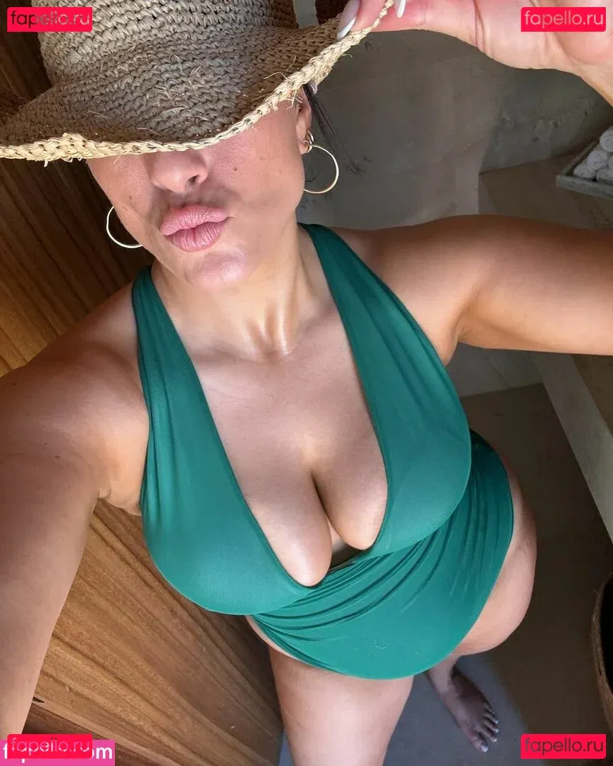 Ashley Graham Onlyfans Photo Gallery 