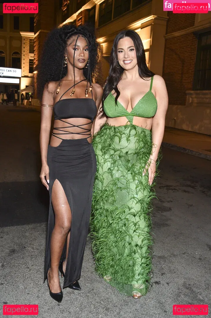 Ashley Graham Onlyfans Photo Gallery 