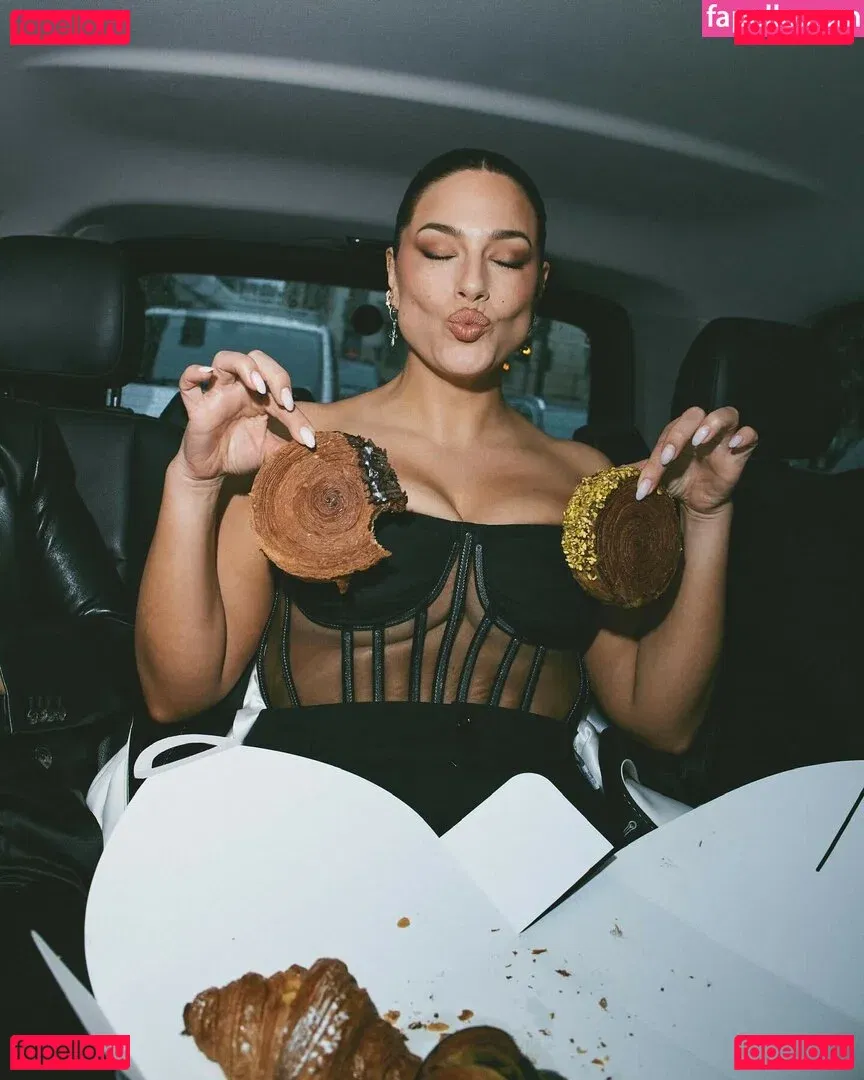 Ashley Graham Onlyfans Photo Gallery 