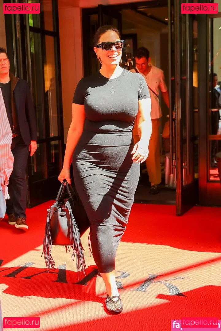 Ashley Graham Onlyfans Photo Gallery 