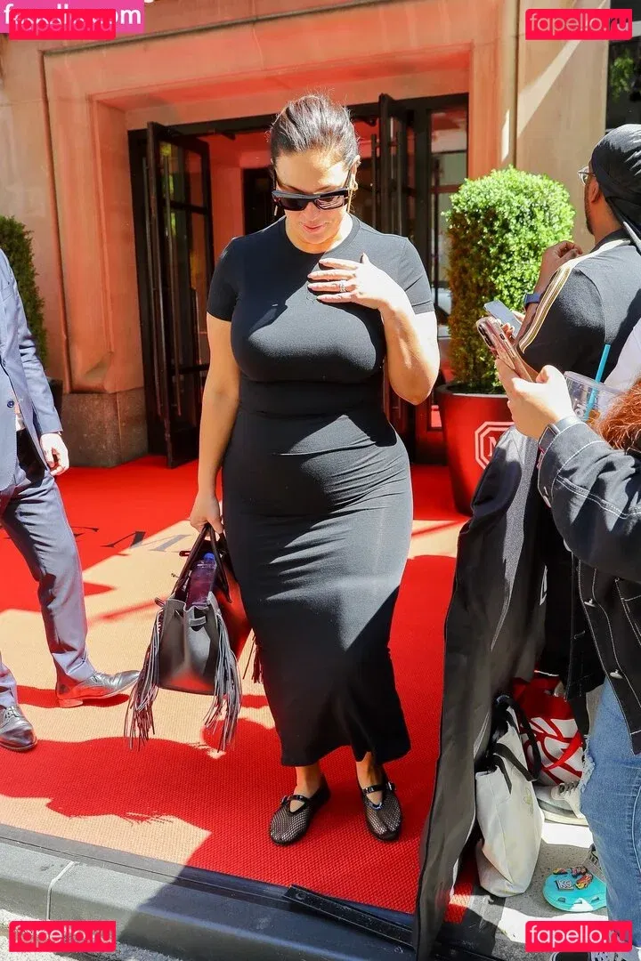 Ashley Graham Onlyfans Photo Gallery 