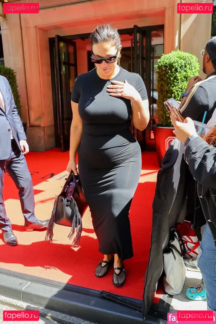 Ashley Graham Onlyfans Photo Gallery 