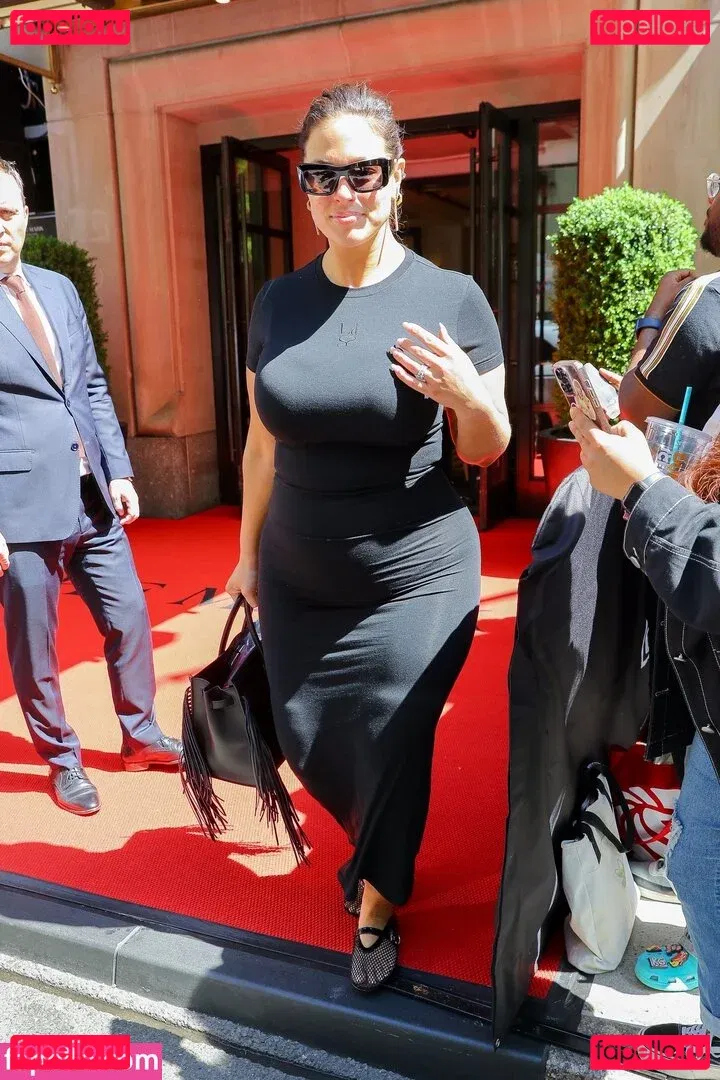 Ashley Graham Onlyfans Photo Gallery 