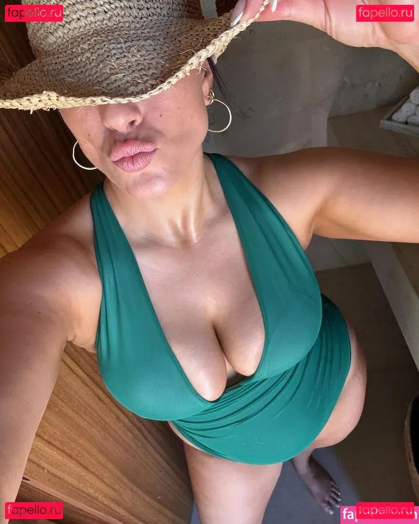 Ashley Graham Onlyfans Photo Gallery 