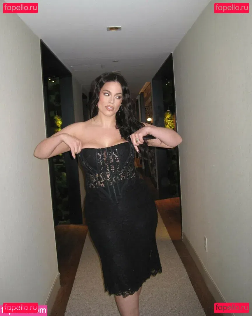 Ashley Graham Onlyfans Photo Gallery 