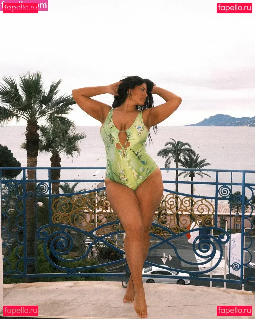 Ashley Graham Onlyfans Photo Gallery 