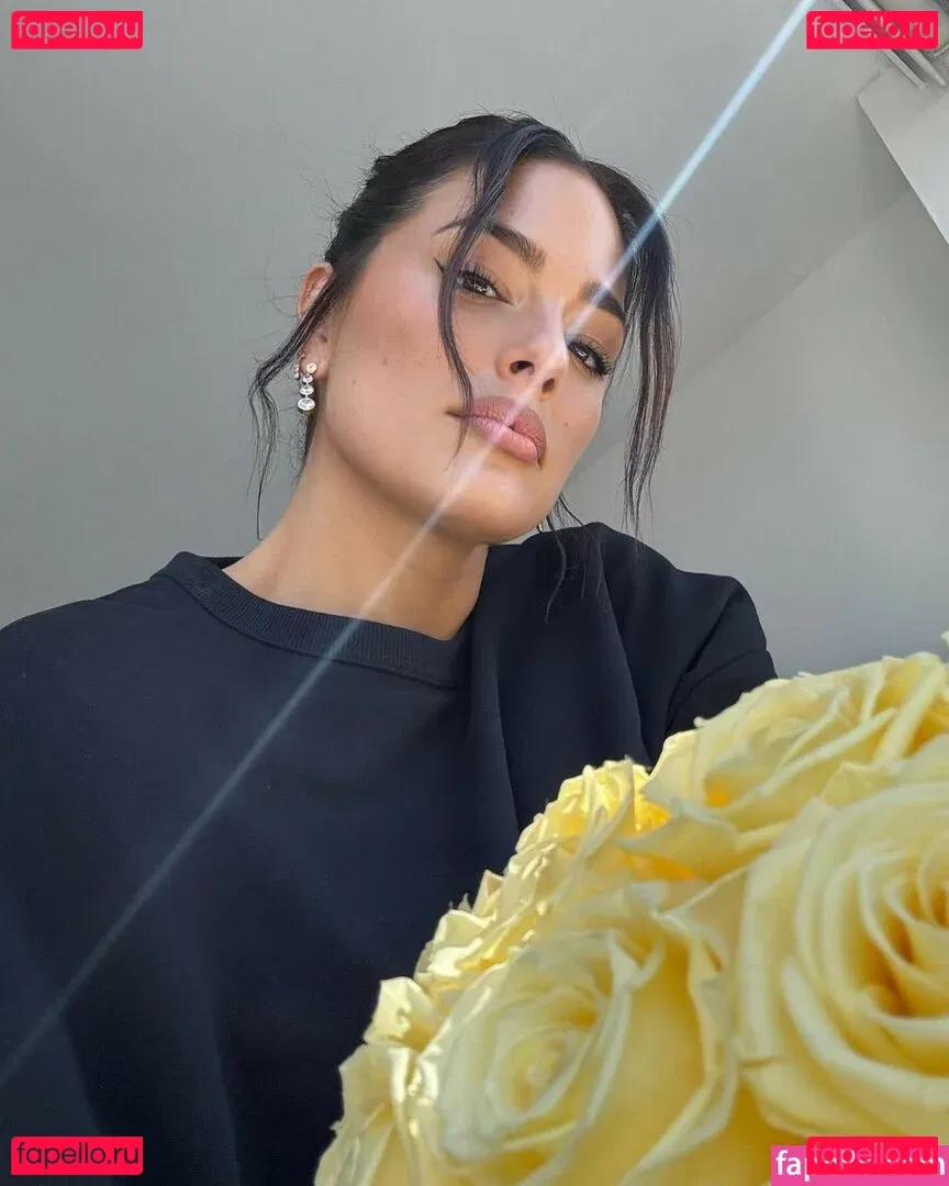 Ashley Graham Onlyfans Photo Gallery 