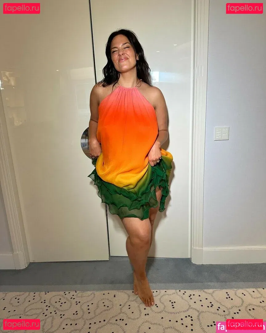 Ashley Graham Onlyfans Photo Gallery 