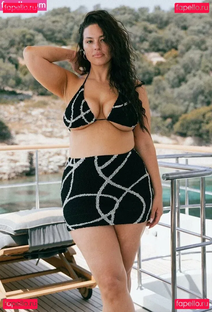 Ashley Graham Onlyfans Photo Gallery 