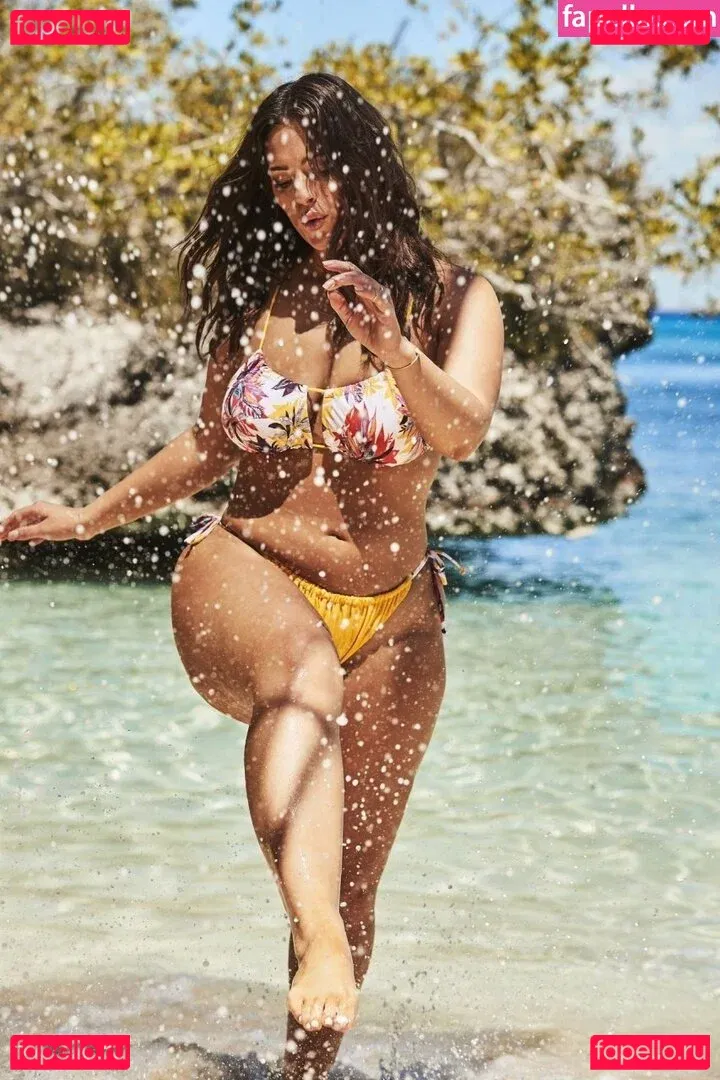 Ashley Graham Onlyfans Photo Gallery 