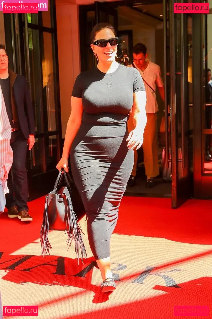 Ashley Graham Onlyfans Photo Gallery 