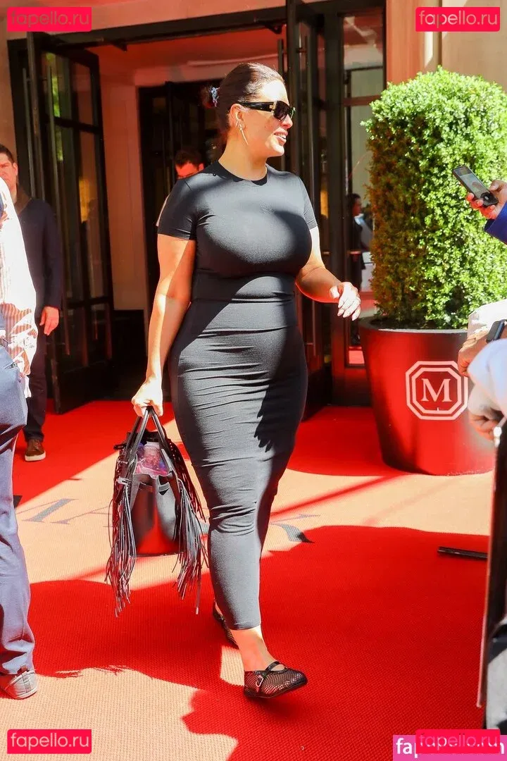 Ashley Graham Onlyfans Photo Gallery 