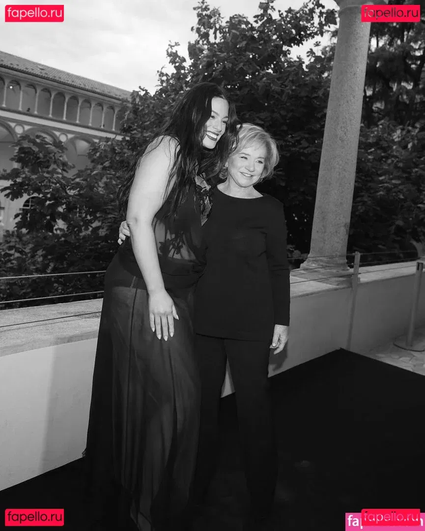 Ashley Graham Onlyfans Photo Gallery 