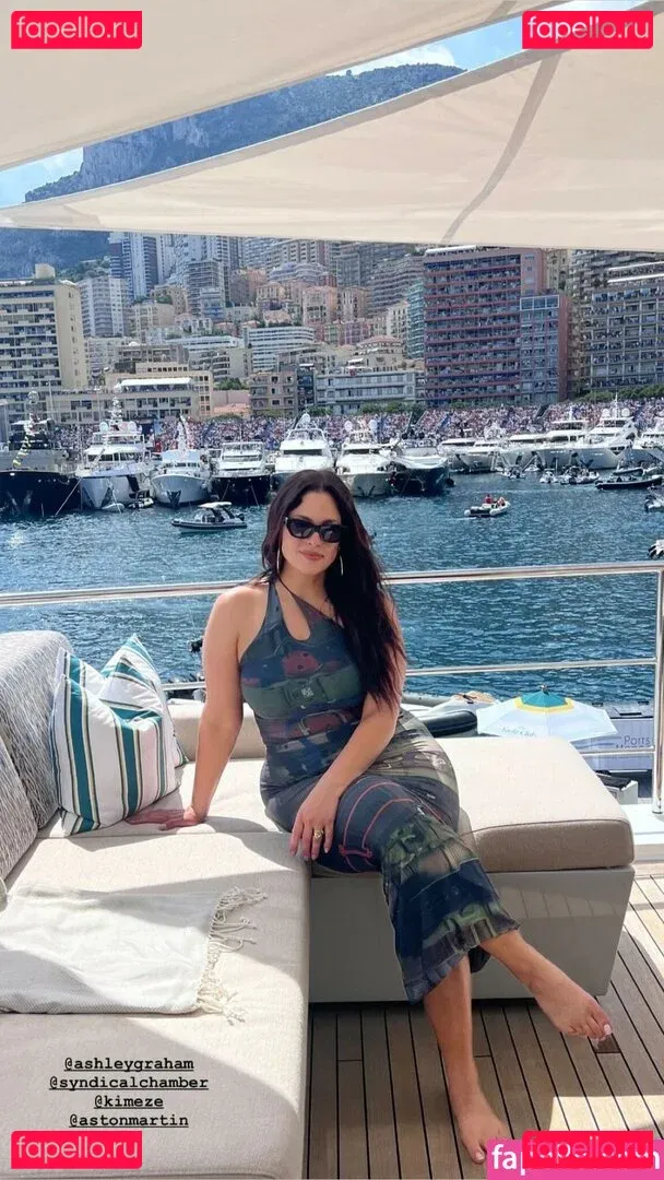 Ashley Graham Onlyfans Photo Gallery 