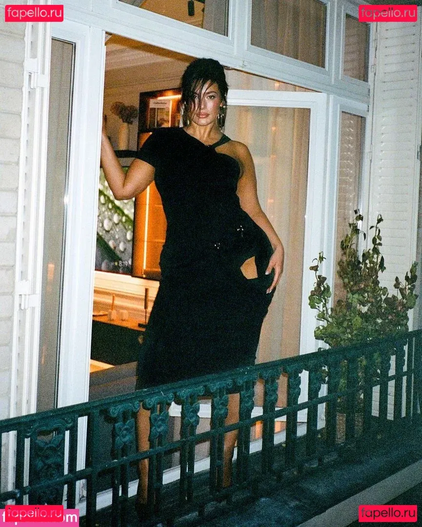 Ashley Graham Onlyfans Photo Gallery 