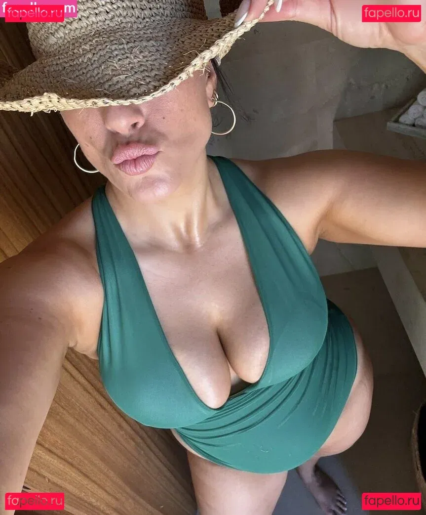 Ashley Graham Onlyfans Photo Gallery 