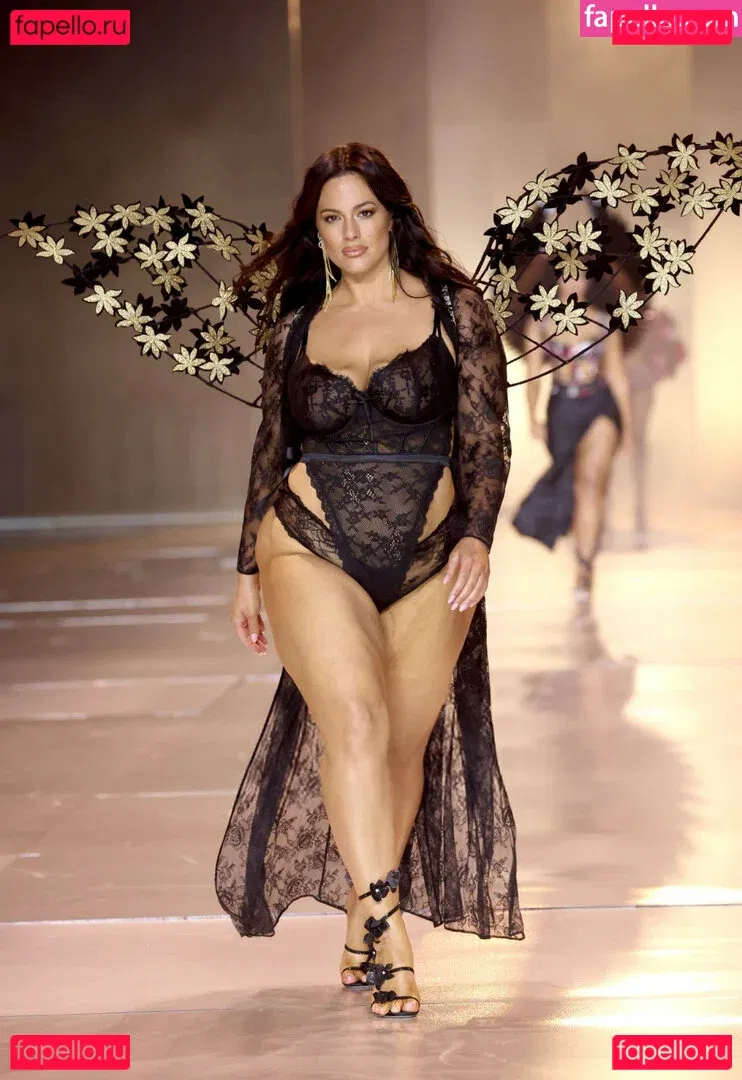 Ashley Graham Onlyfans Photo Gallery 
