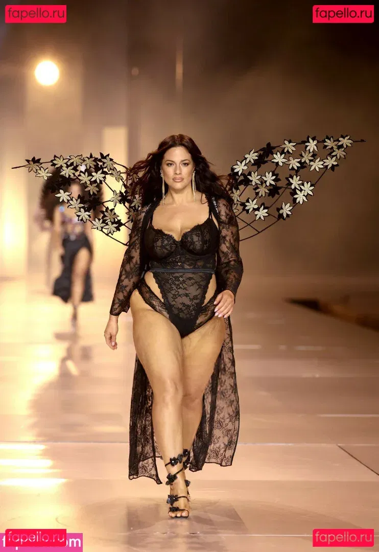 Ashley Graham Onlyfans Photo Gallery 