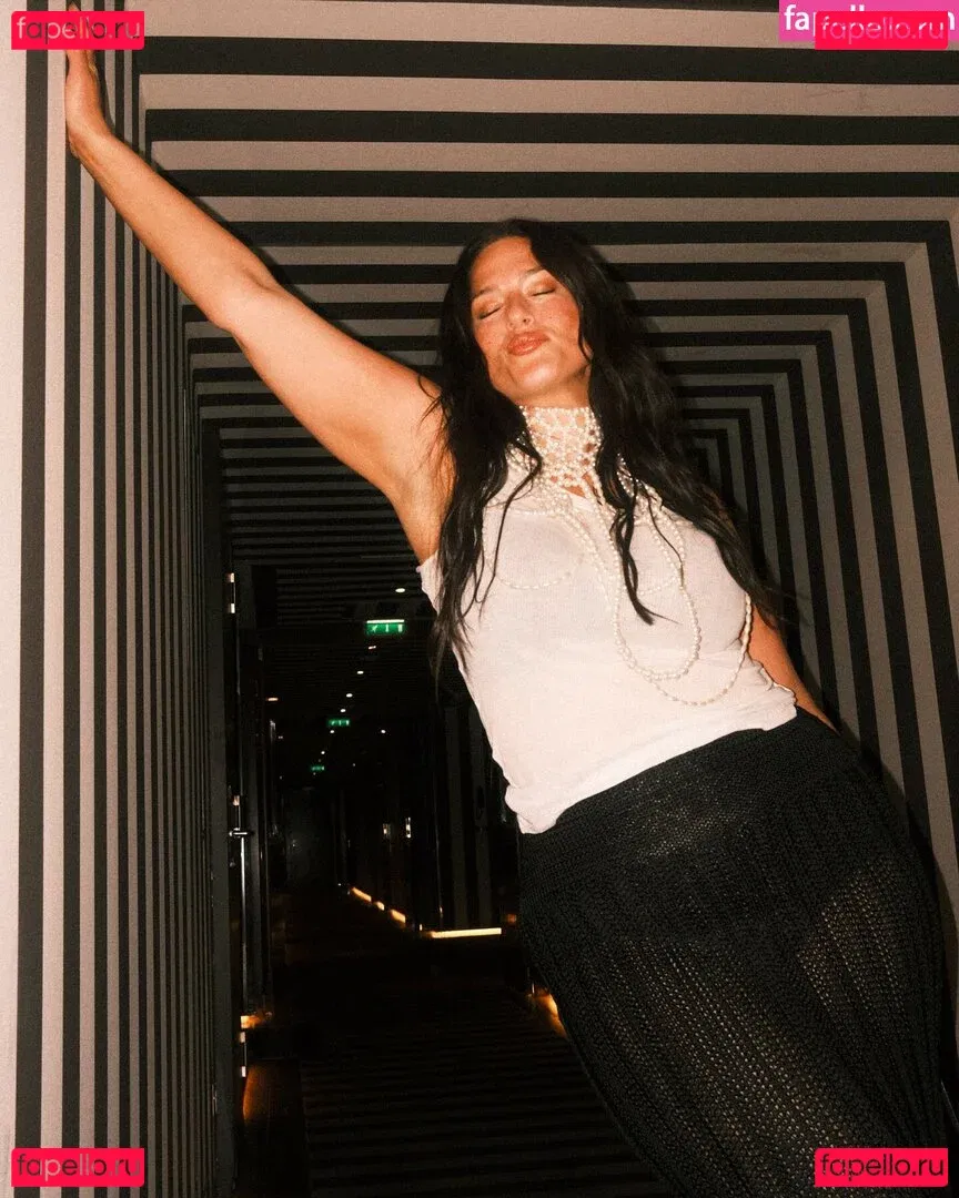 Ashley Graham Onlyfans Photo Gallery 