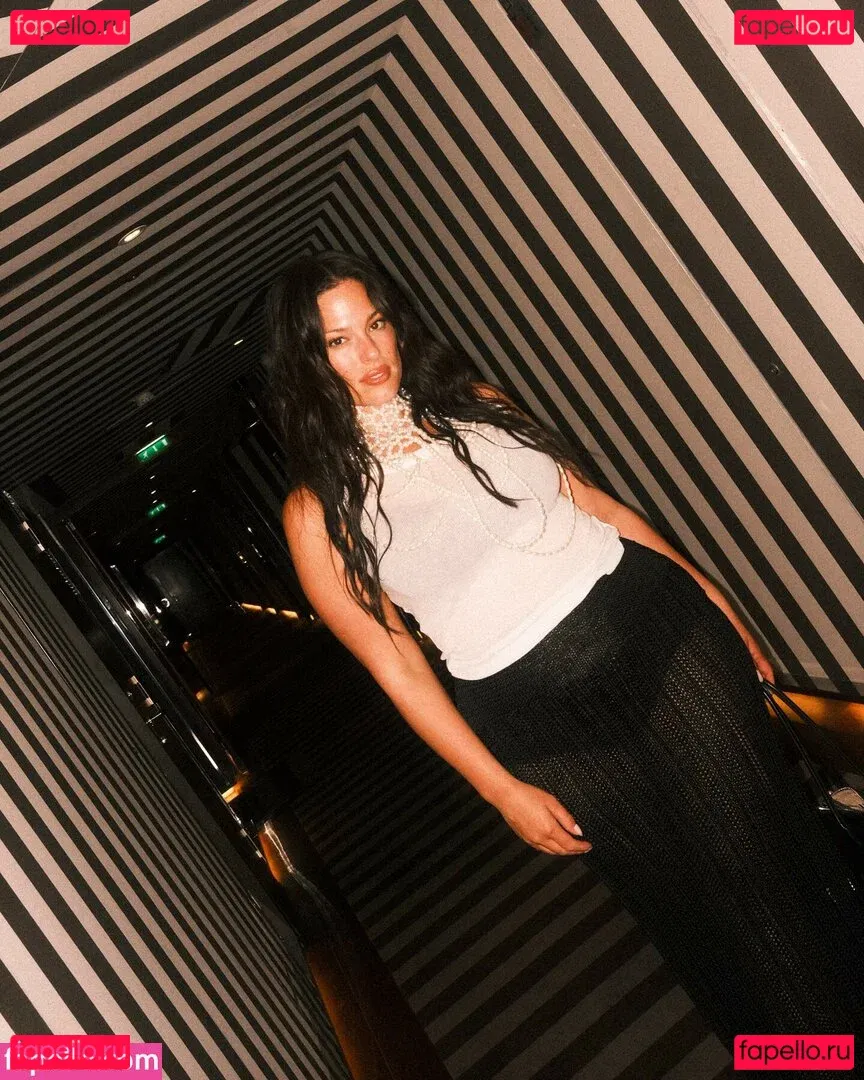Ashley Graham Onlyfans Photo Gallery 