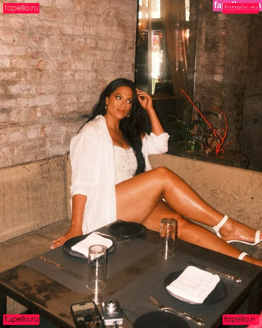 Ashley Graham Onlyfans Photo Gallery 