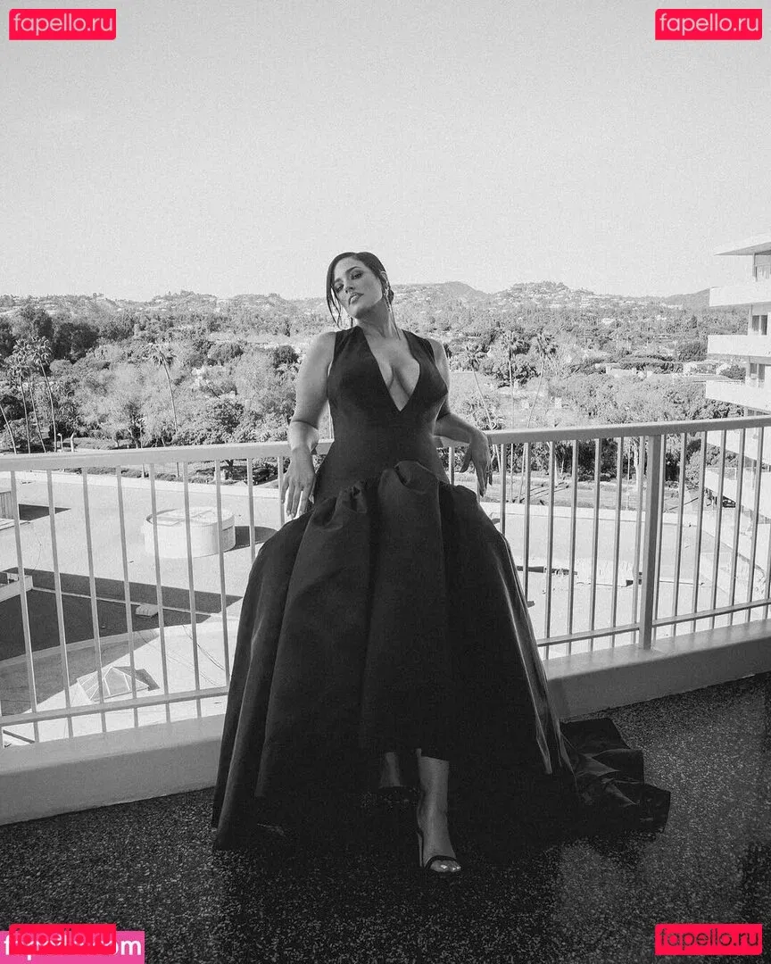 Ashley Graham Onlyfans Photo Gallery 