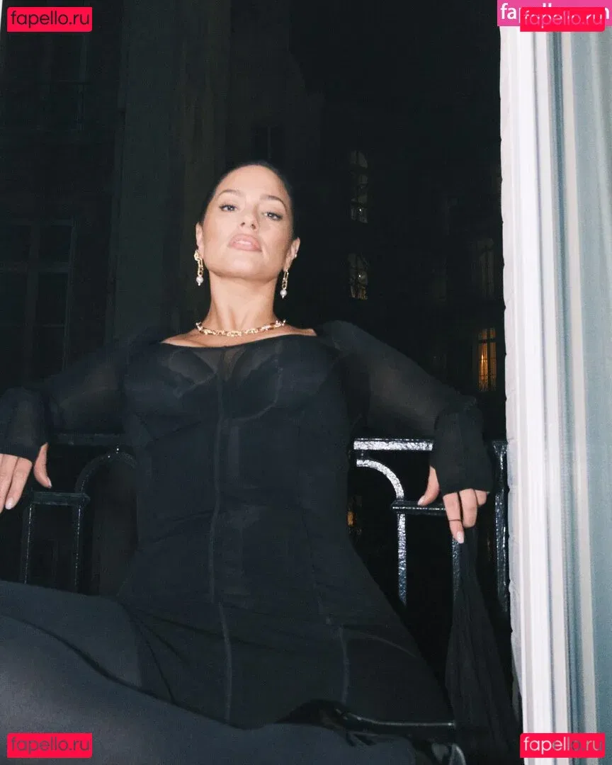 Ashley Graham Onlyfans Photo Gallery 