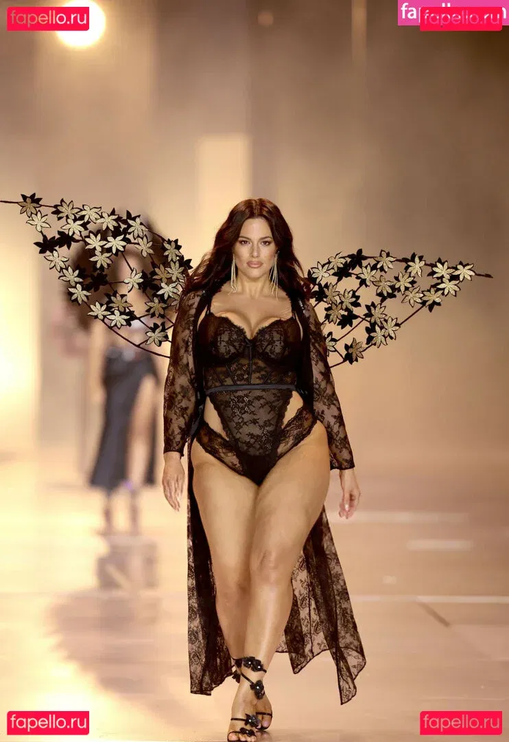 Ashley Graham Onlyfans Photo Gallery 