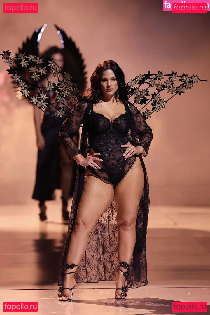 Ashley Graham Onlyfans Photo Gallery 