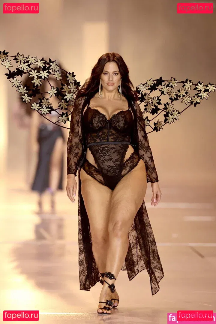 Ashley Graham Onlyfans Photo Gallery 