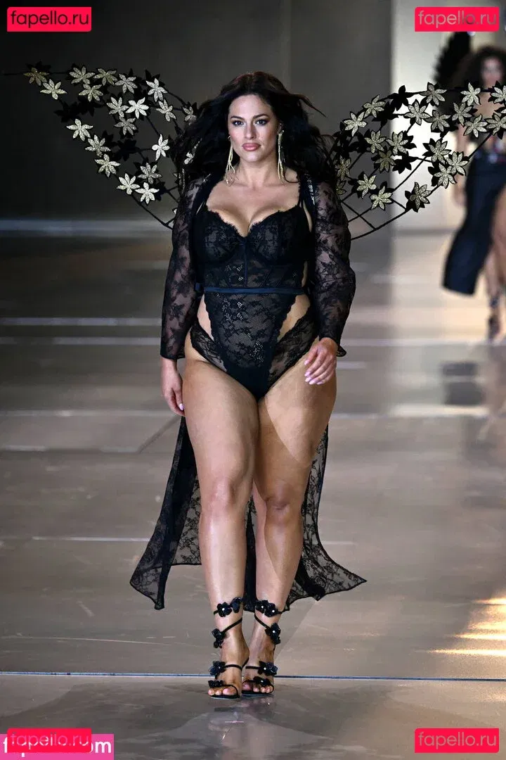 Ashley Graham Onlyfans Photo Gallery 