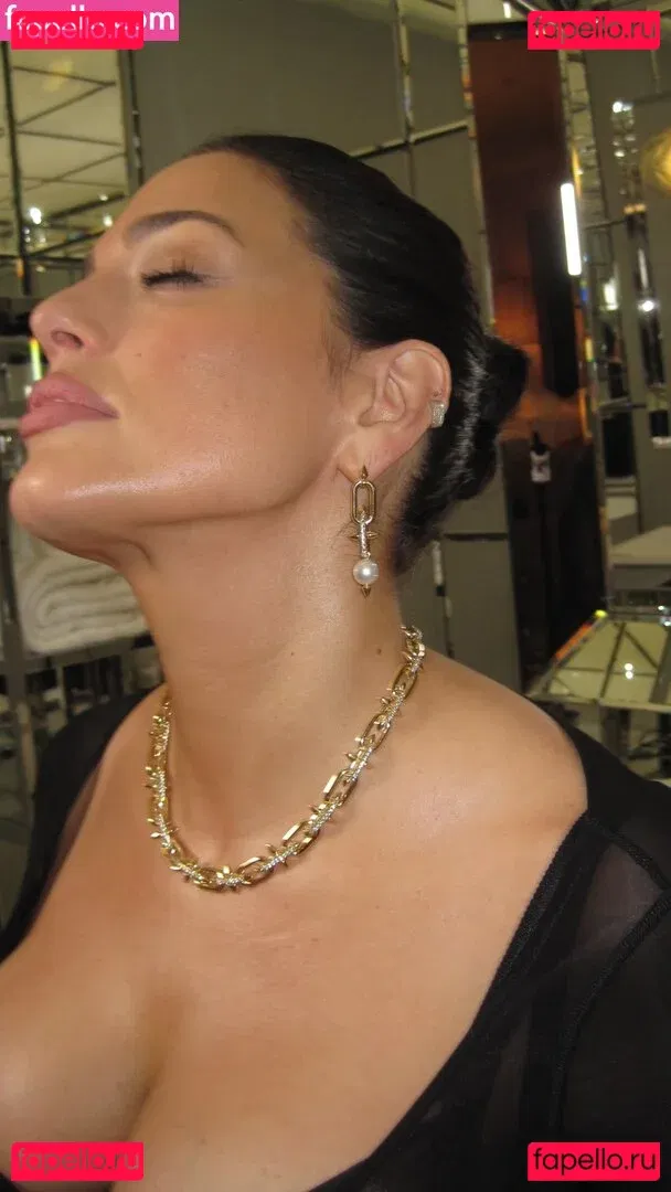 Ashley Graham Onlyfans Photo Gallery 