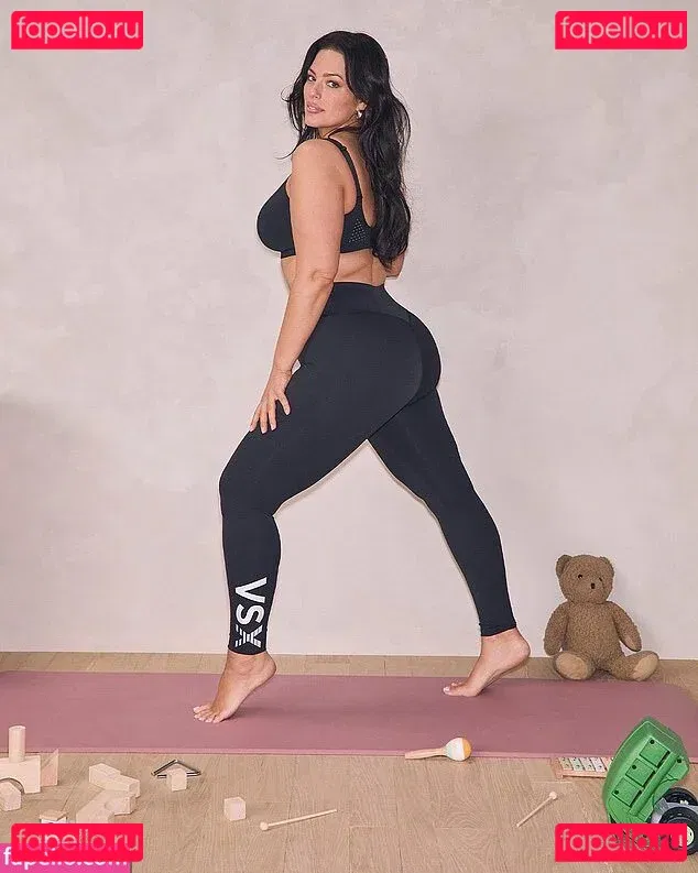Ashley Graham Onlyfans Photo Gallery 