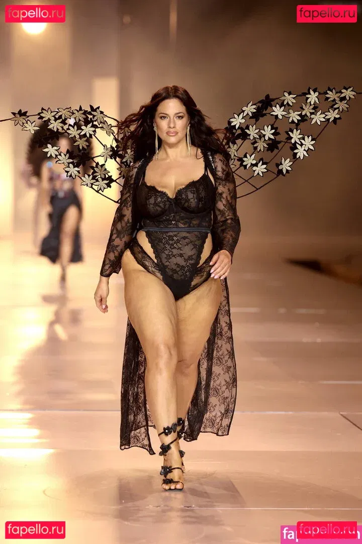 Ashley Graham Onlyfans Photo Gallery 
