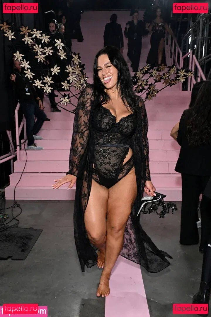 Ashley Graham Onlyfans Photo Gallery 
