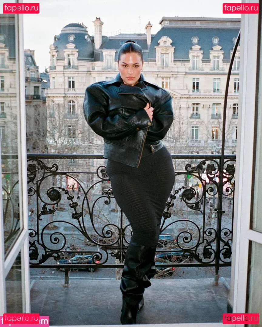 Ashley Graham Onlyfans Photo Gallery 