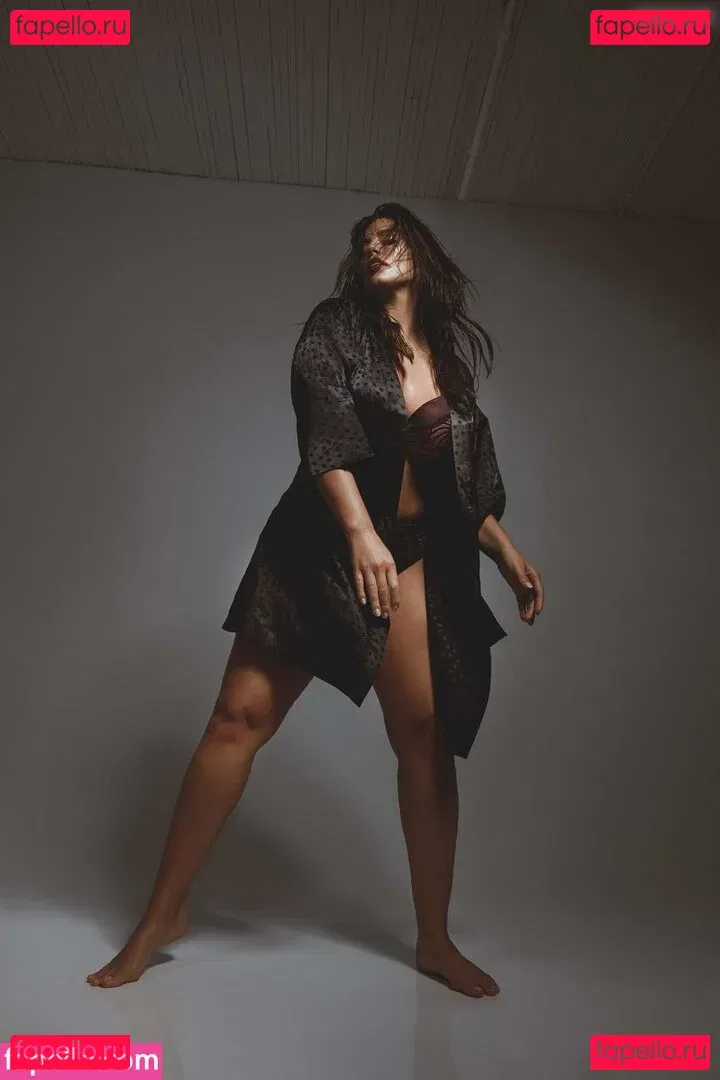 Ashley Graham Onlyfans Photo Gallery 