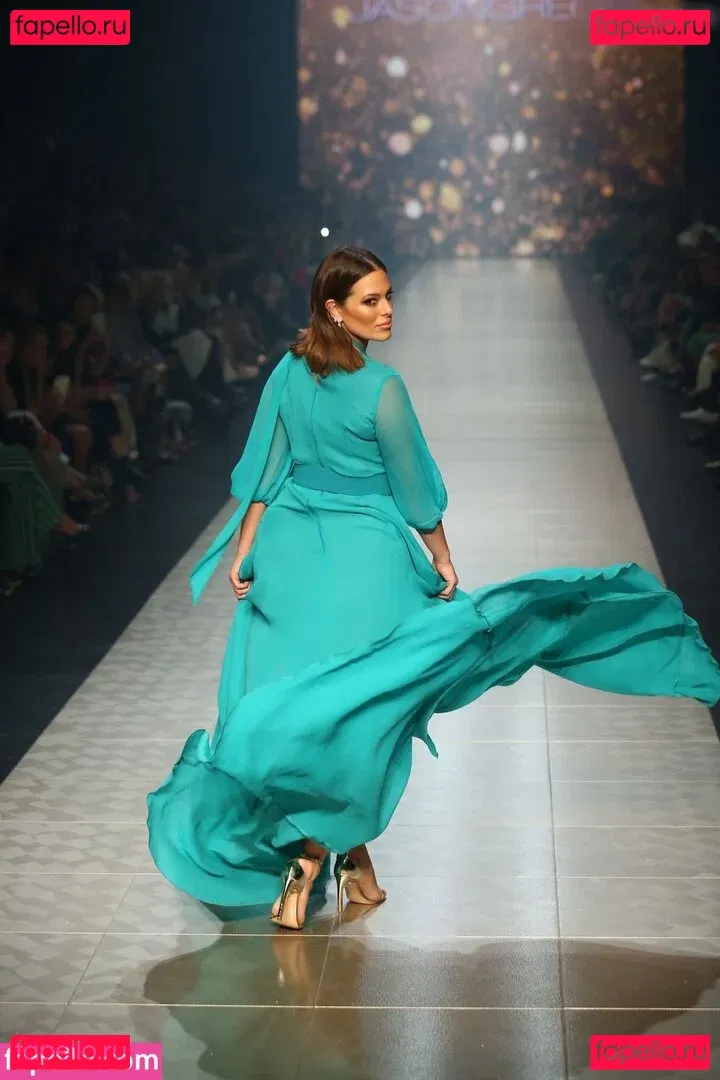 Ashley Graham Onlyfans Photo Gallery 