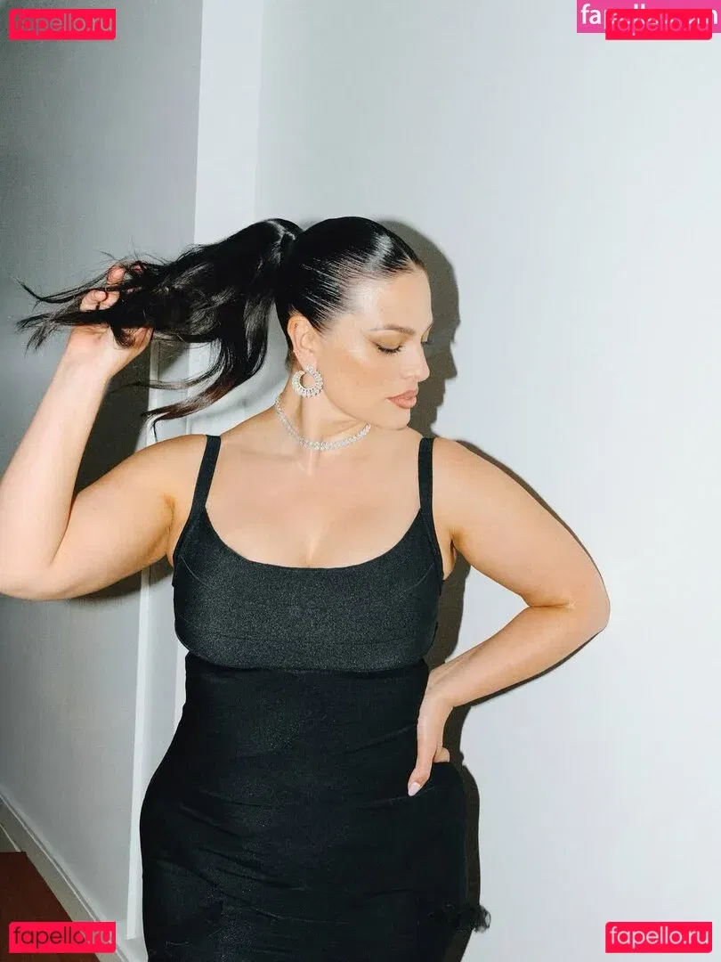 Ashley Graham Onlyfans Photo Gallery 