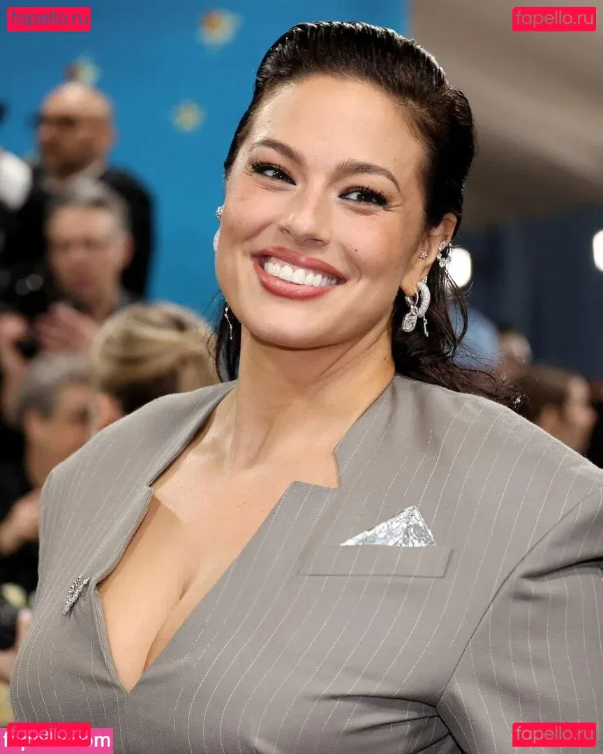 Ashley Graham Onlyfans Photo Gallery 