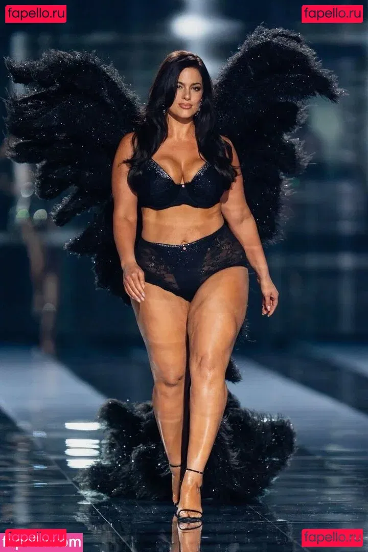 Ashley Graham Onlyfans Photo Gallery 