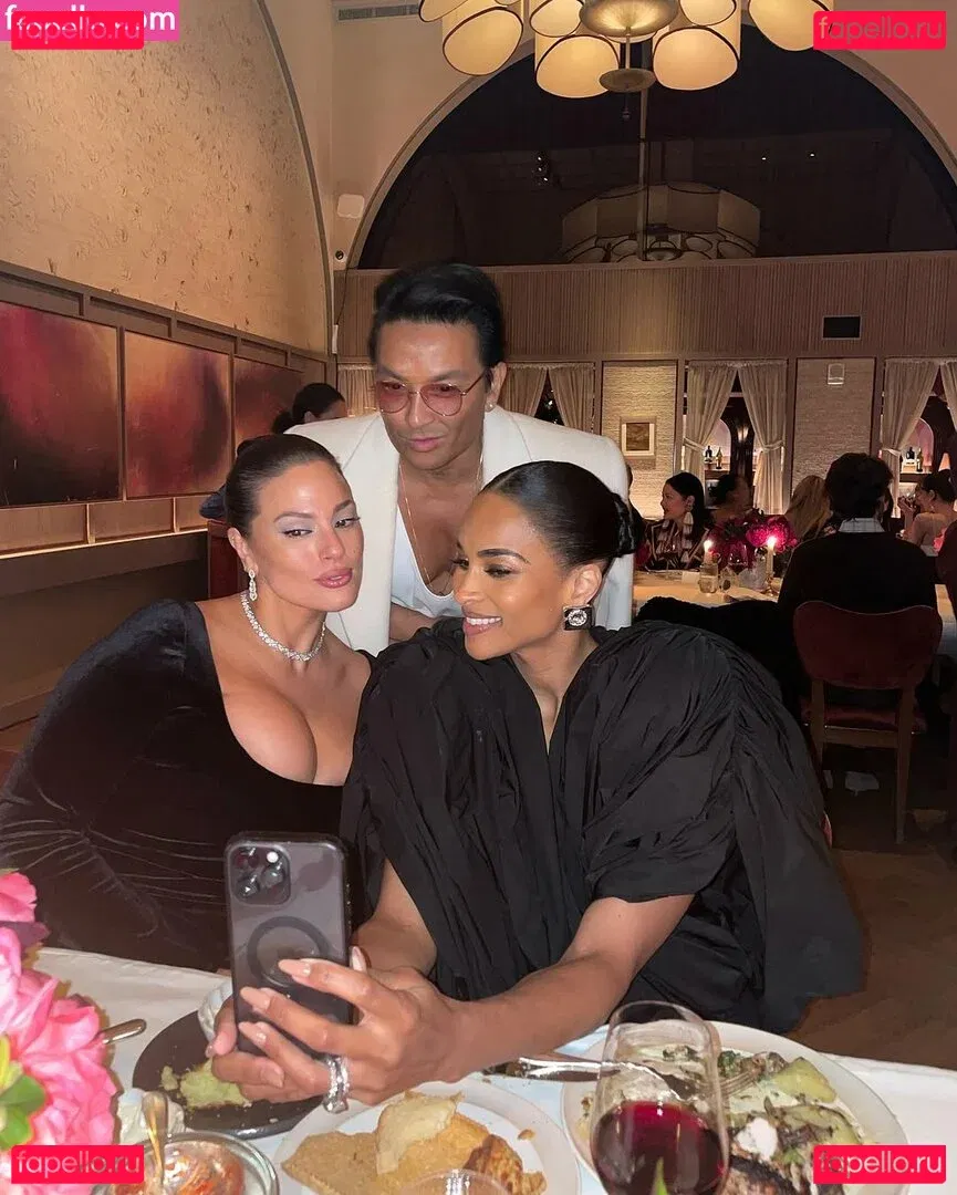 Ashley Graham Onlyfans Photo Gallery 