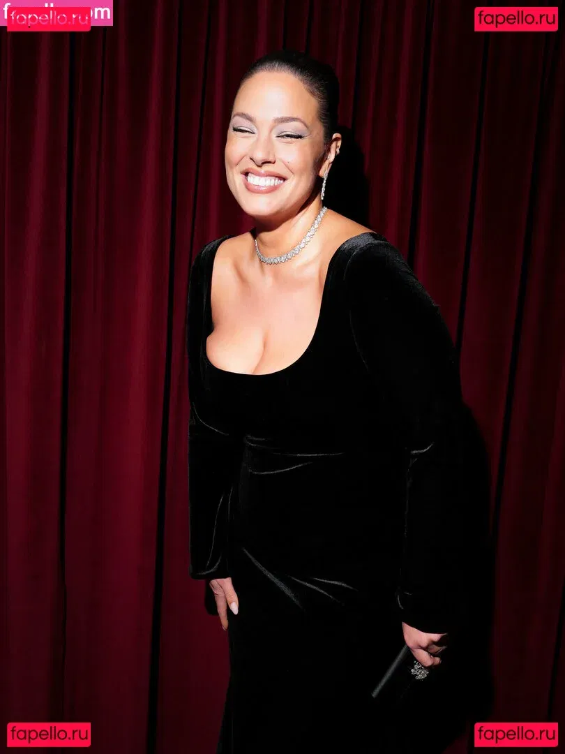 Ashley Graham Onlyfans Photo Gallery 