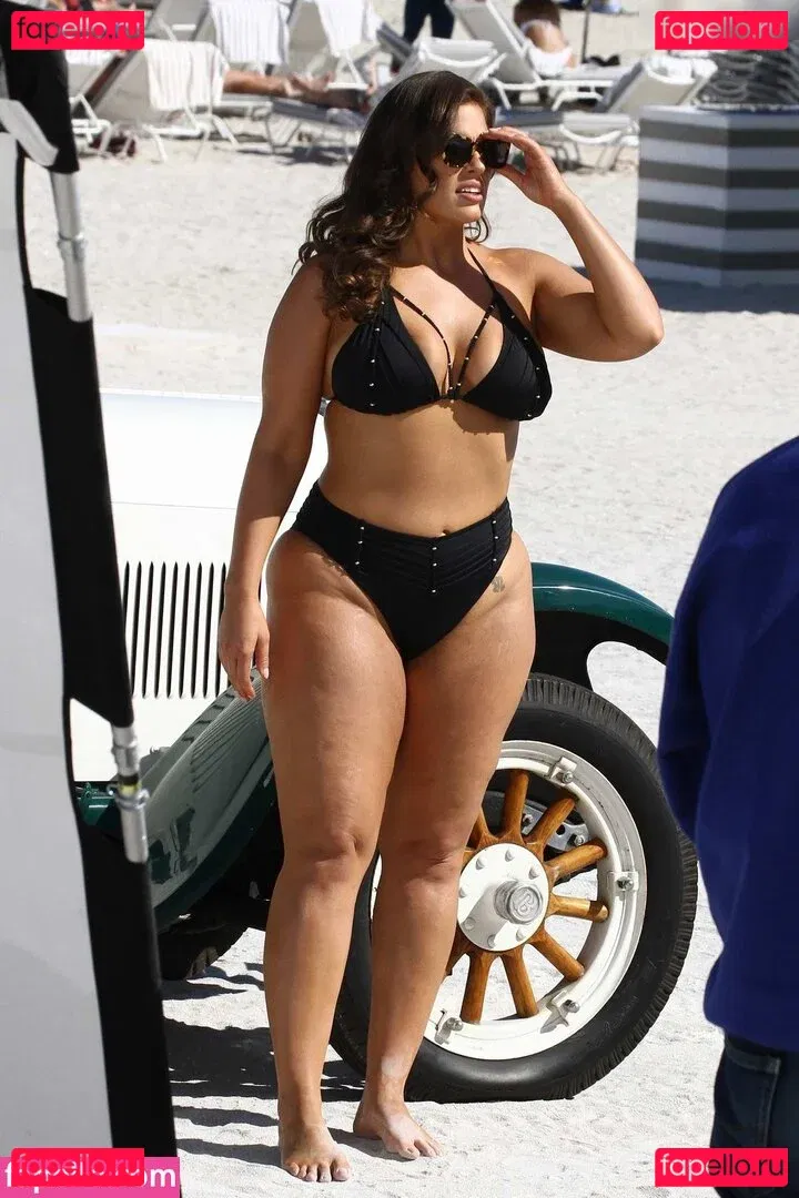 Ashley Graham Onlyfans Photo Gallery 