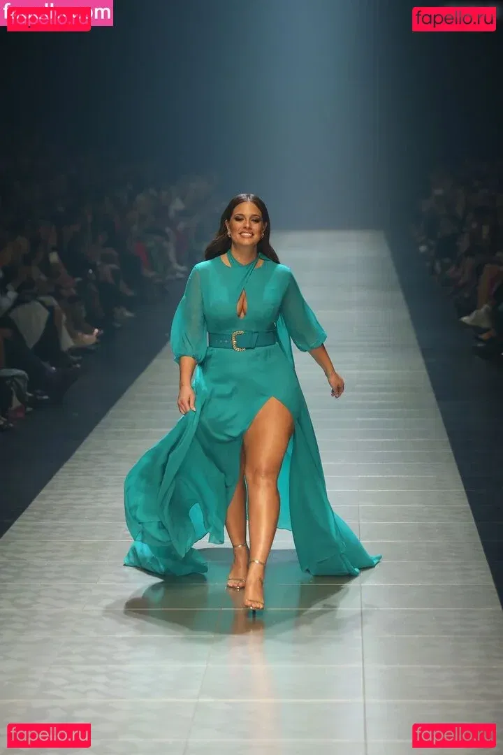 Ashley Graham Onlyfans Photo Gallery 