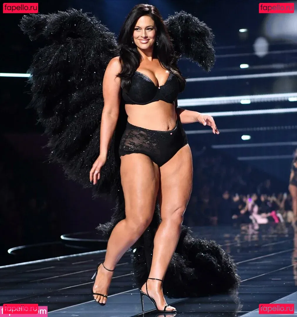 Ashley Graham Onlyfans Photo Gallery 