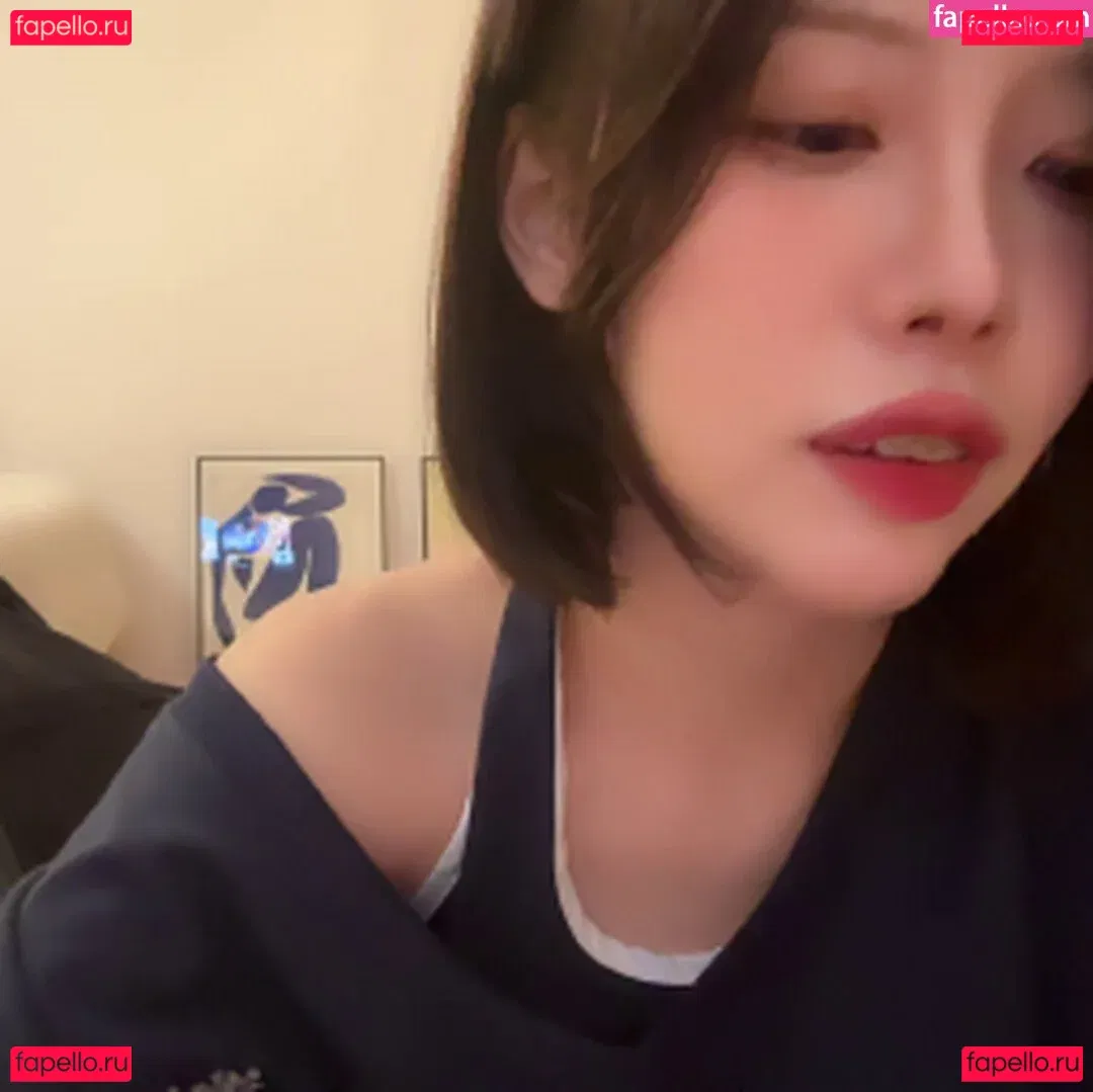 gksmf0f0 Onlyfans Photo Gallery 