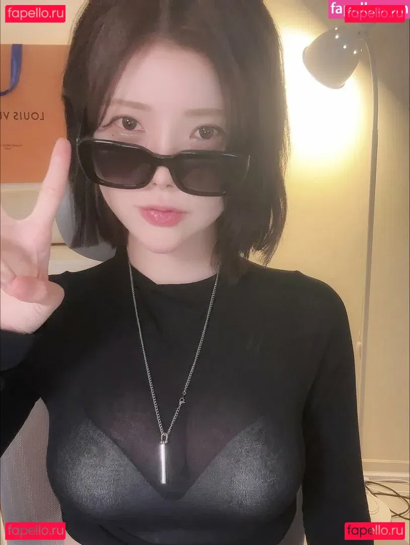 gksmf0f0 Onlyfans Photo Gallery 