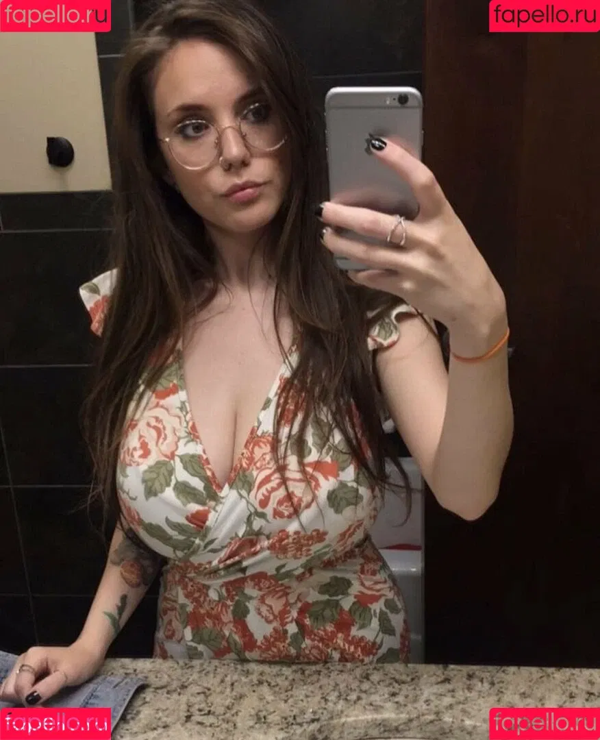 Laura Marie Onlyfans Photo Gallery 